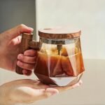 Self Stirring Coffee Mug, High Borosilicate Glass Mixing Cup, 400 ml / 13.5 oz Automatic Mug for Coffee, Matcha and Milk, 6000 RPM 48 dB Artistic Desk Mug for Home Office, Vintage Amber